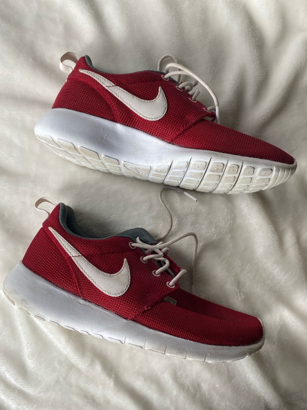 Red Nike Roshe Run - Picture 4 of 8